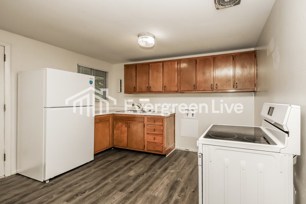 6854 Hubbard Dr - Photo 7 of 15