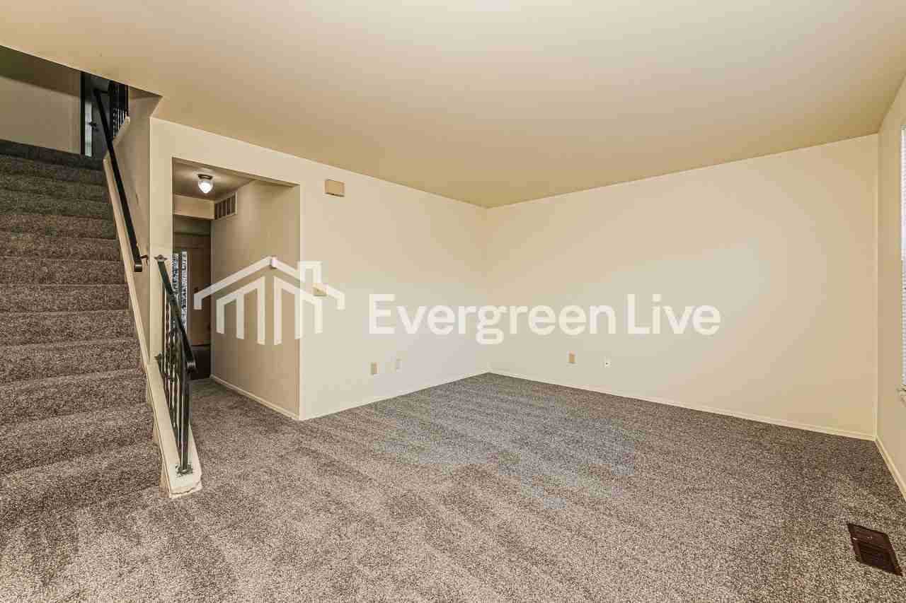8042 Mount Everest St - Photo 3 of 15
