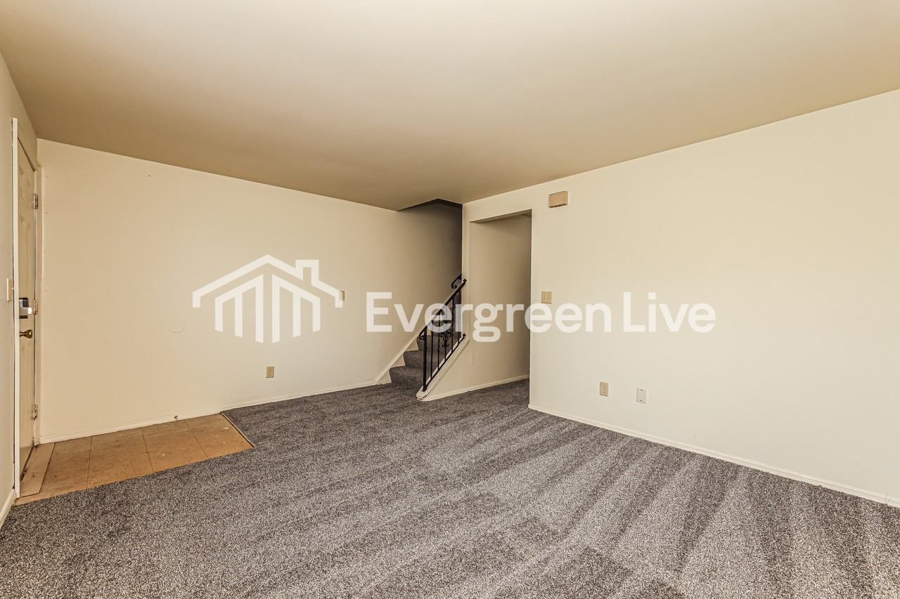 8042 Mount Everest St - Photo 4 of 15