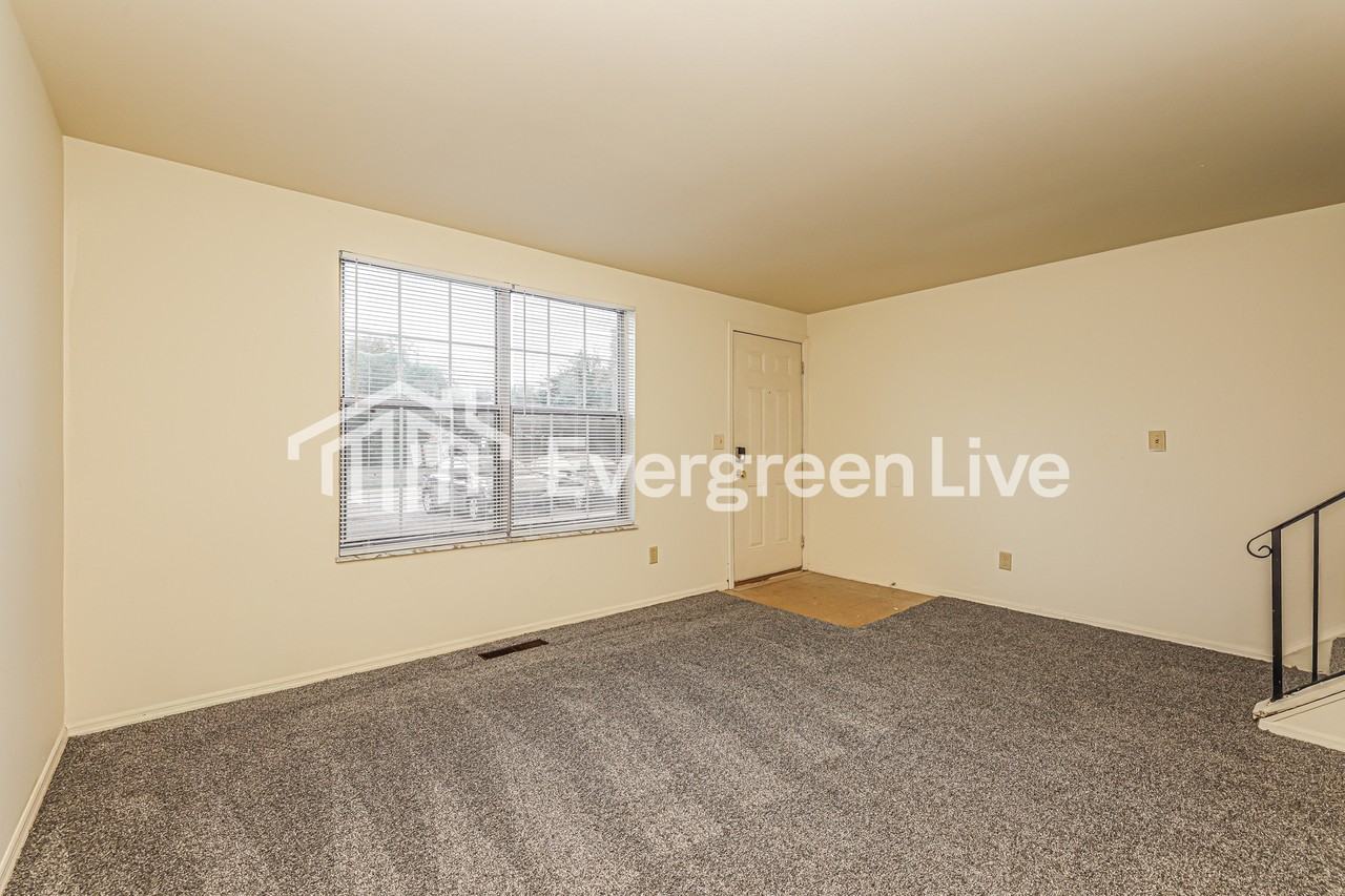 8042 Mount Everest St - Photo 5 of 15