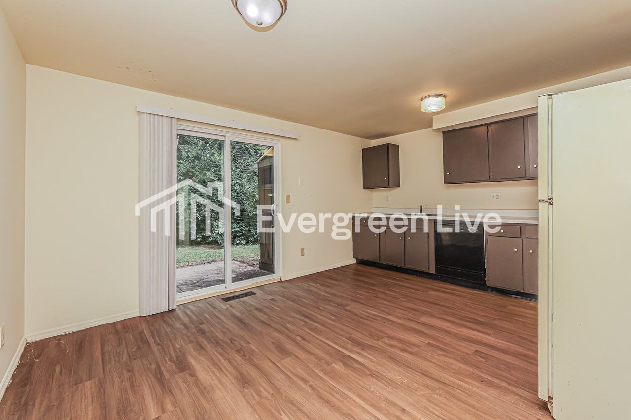 8042 Mount Everest St - Photo 6 of 15