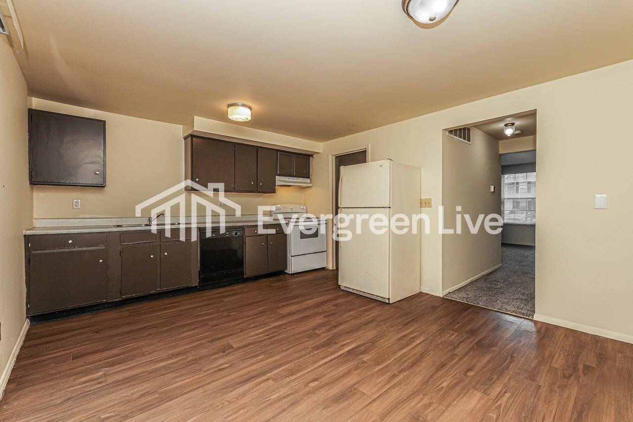 8042 Mount Everest St - Photo 7 of 15