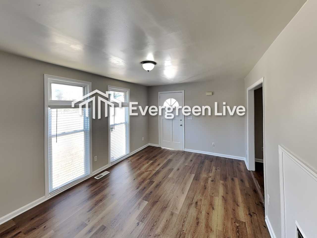 3260 Russell St - Photo 2 of 22