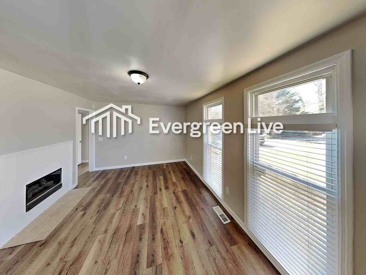 3260 Russell St - Photo 3 of 22