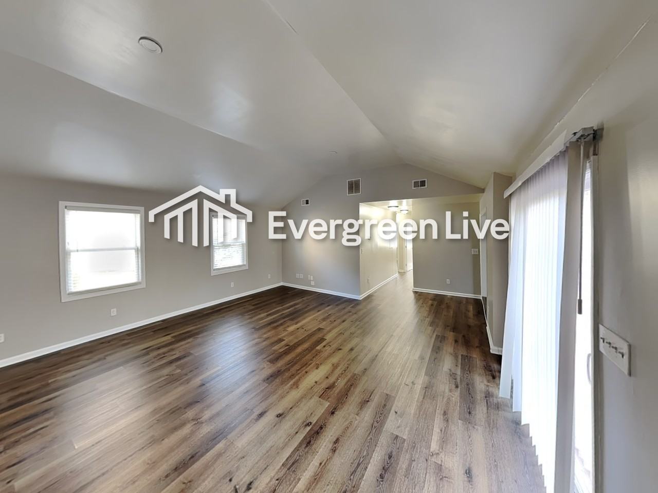 3260 Russell St - Photo 4 of 22