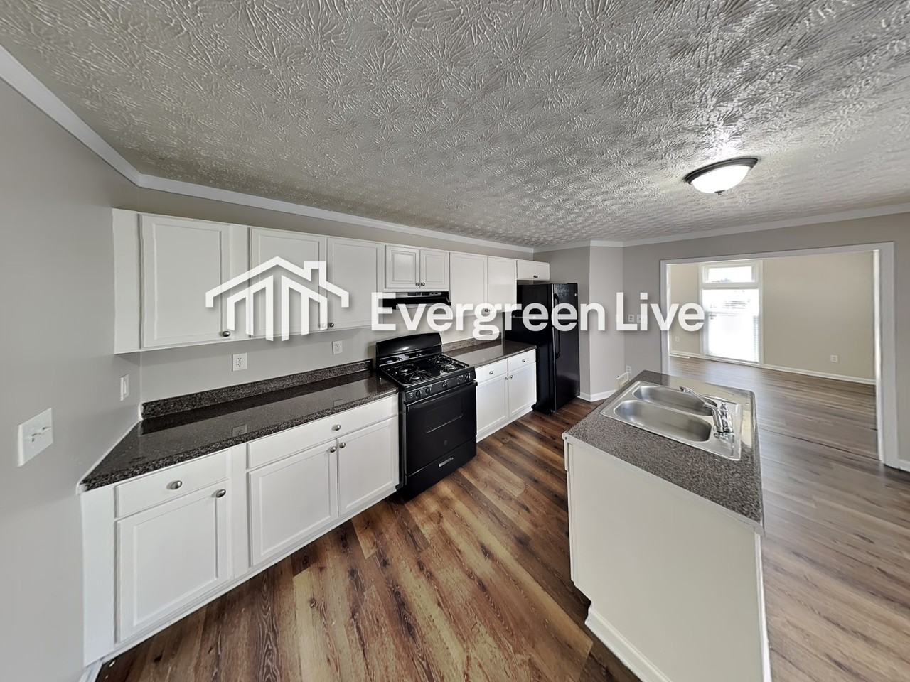 3260 Russell St - Photo 6 of 22