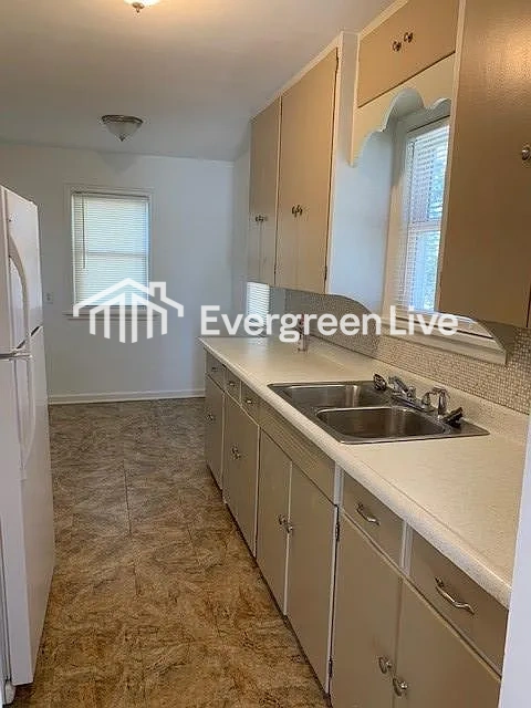 6616 S 30th St - Photo 4 of 5