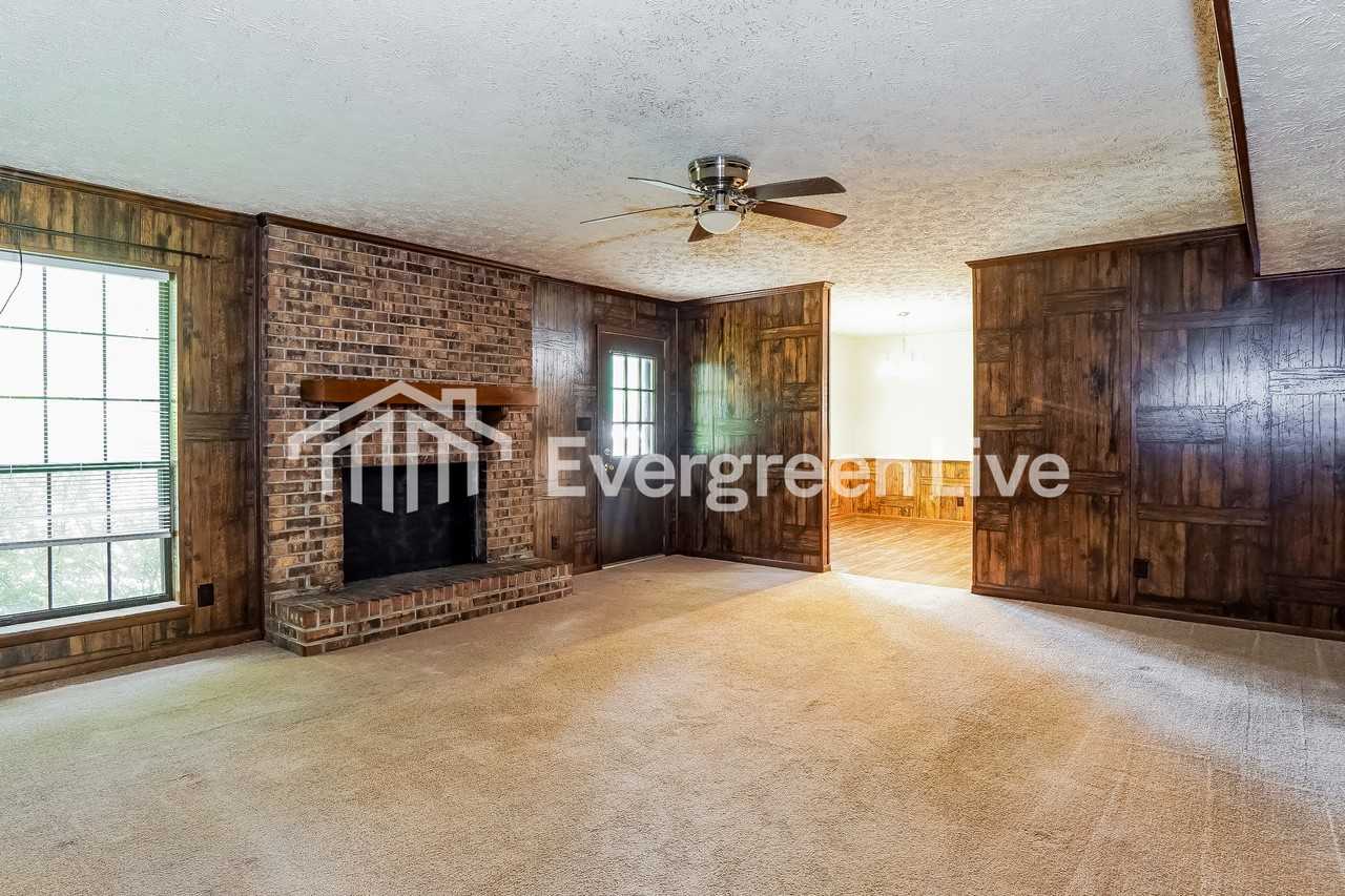 104 Shawnee Dr - Photo 2 of 15