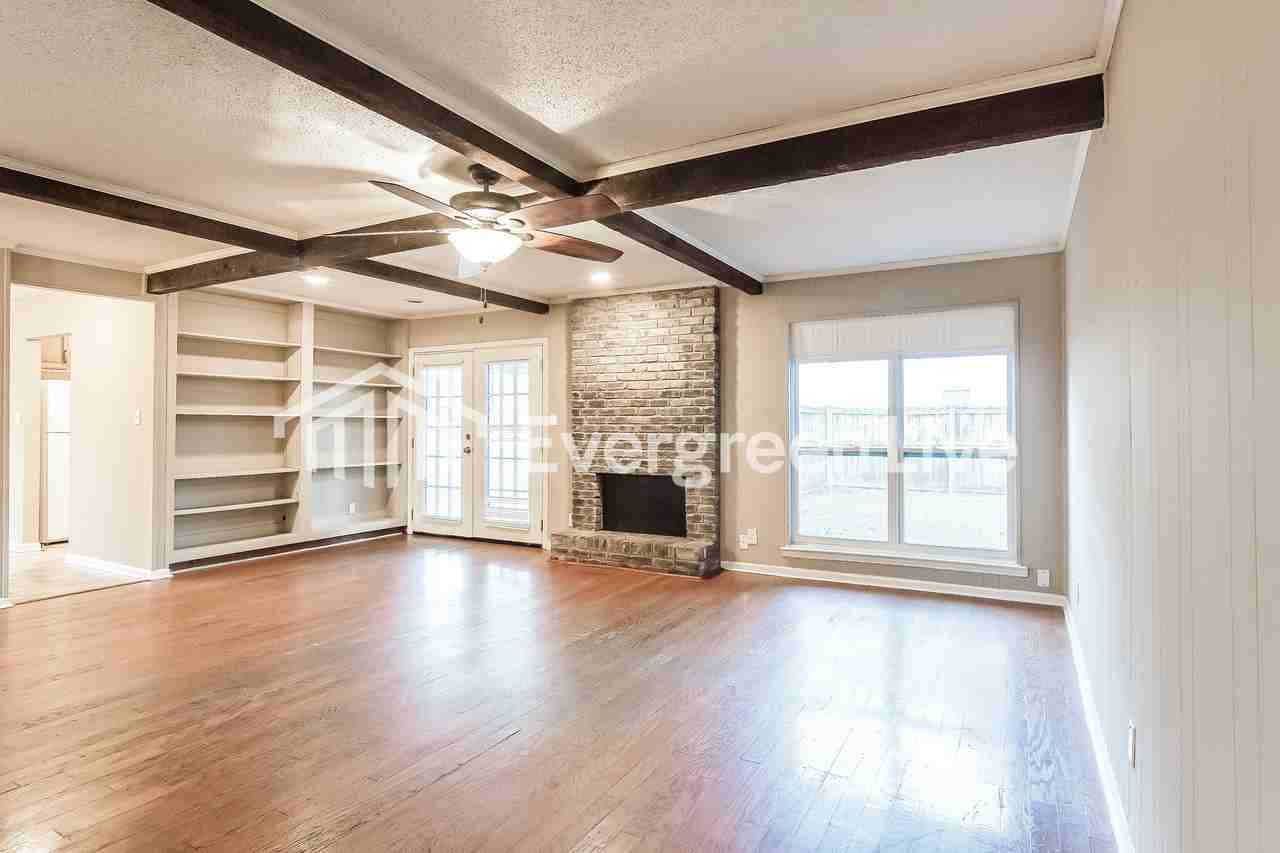 746 Pinkston St - Photo 3 of 15