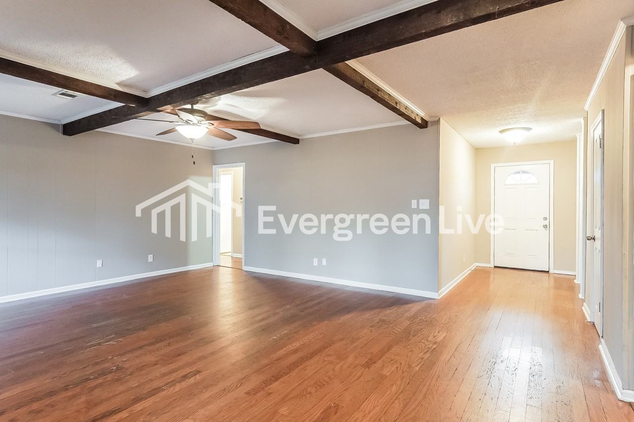 746 Pinkston St - Photo 4 of 15