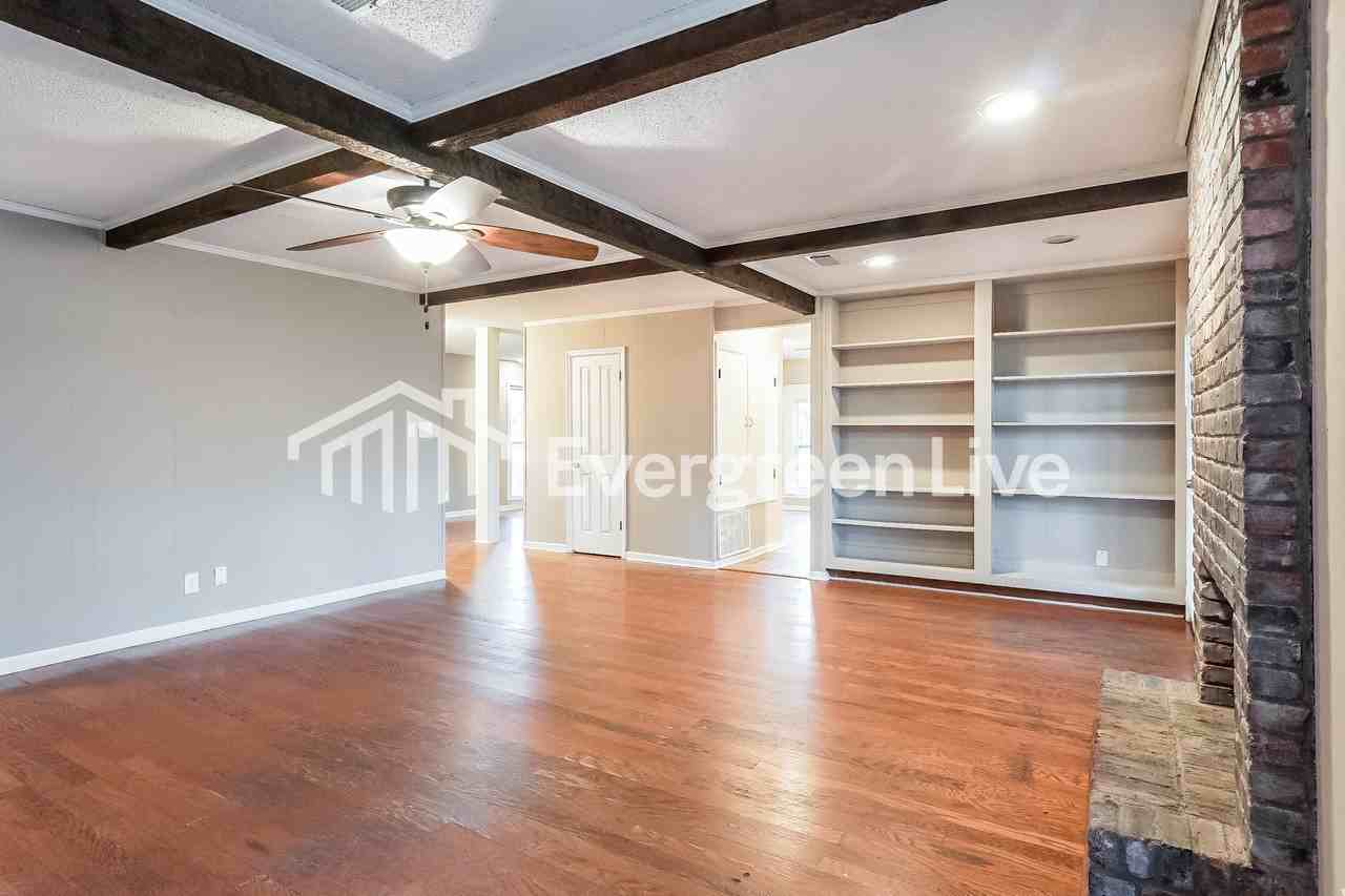 746 Pinkston St - Photo 5 of 15