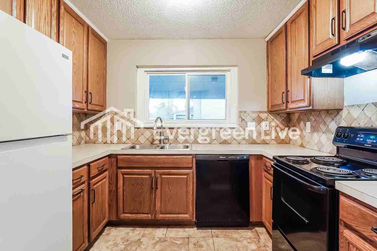 746 Pinkston St - Photo 6 of 15