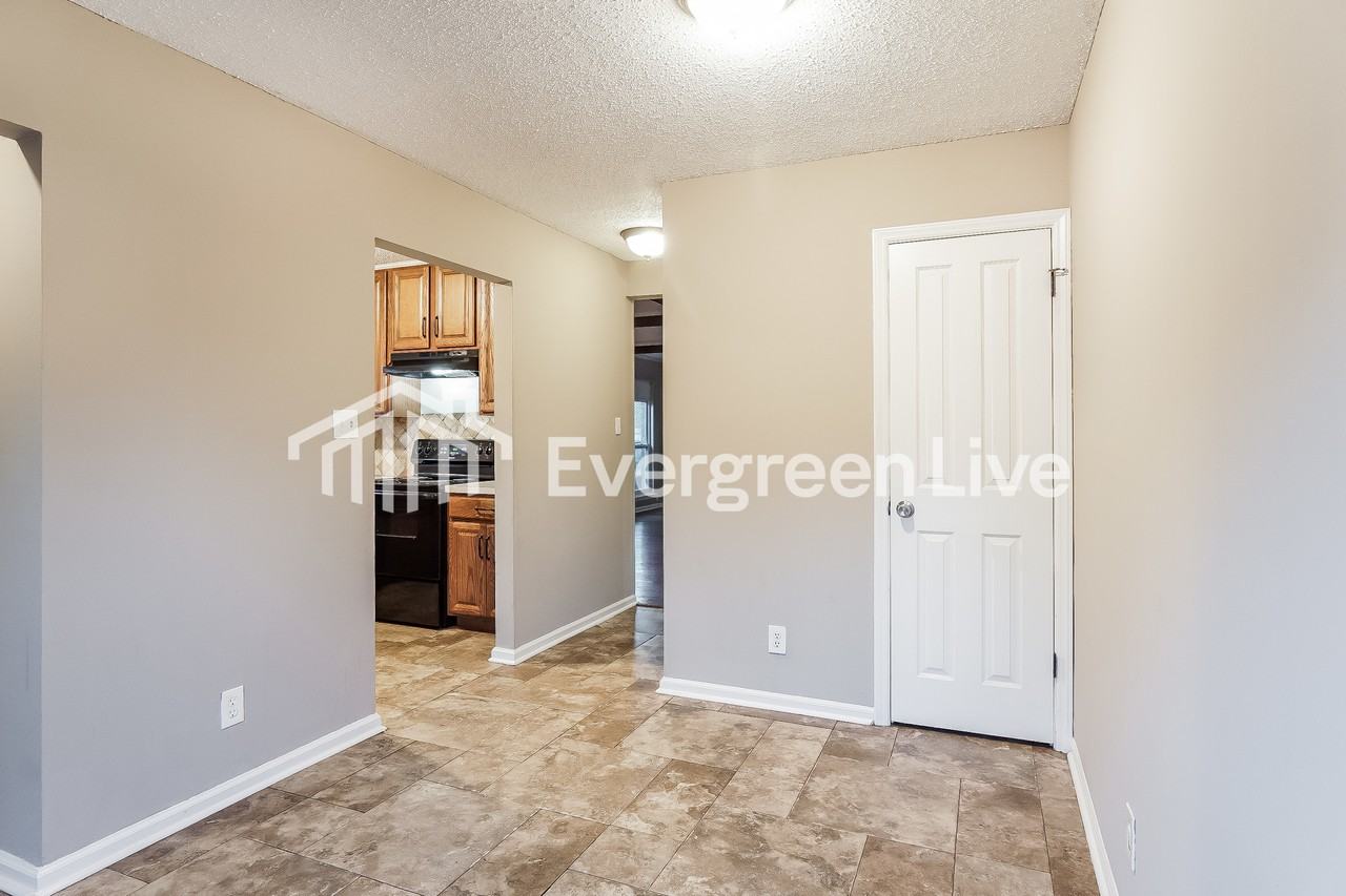 746 Pinkston St - Photo 7 of 15