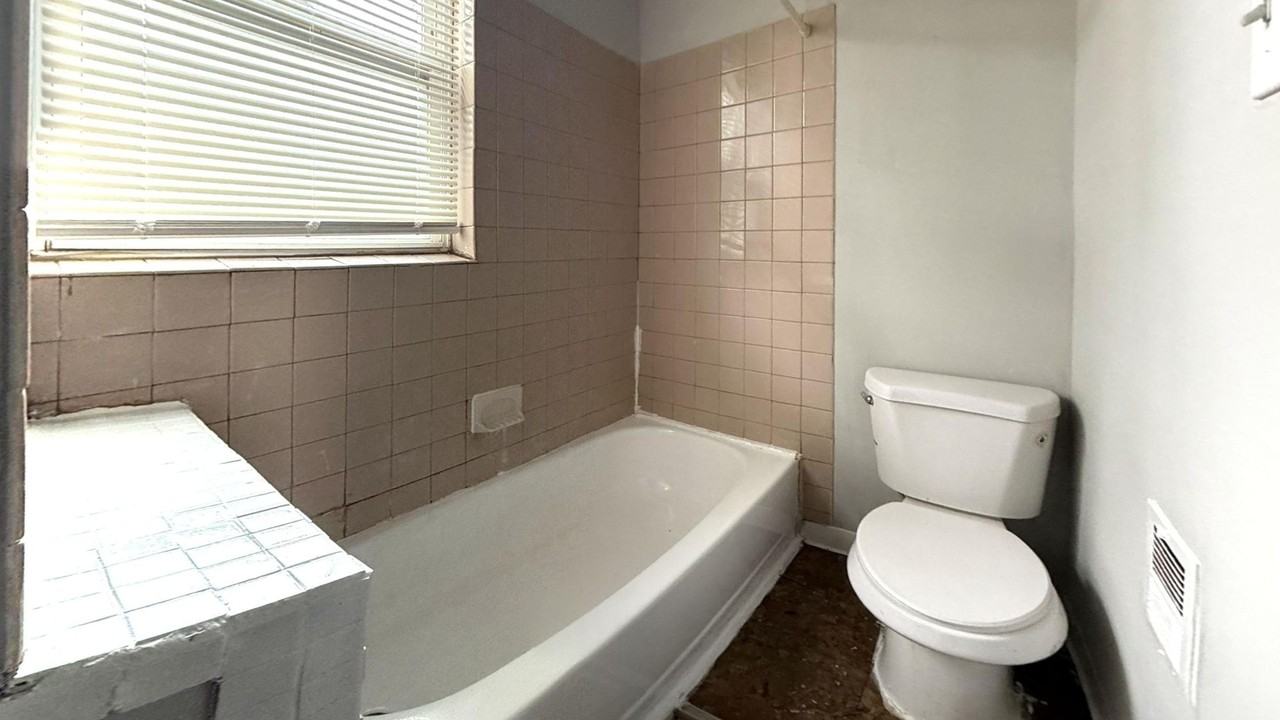 5122 Folsom St - Photo 5 of 18