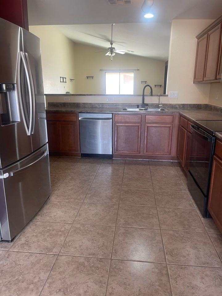 7371 W Alicia Dr - Photo 3 of 33