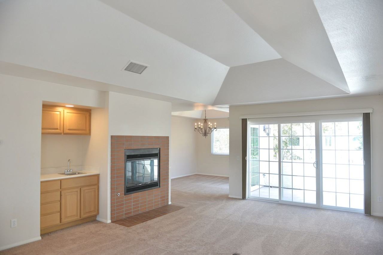 37 Port Royale Rd - Photo 4 of 32
