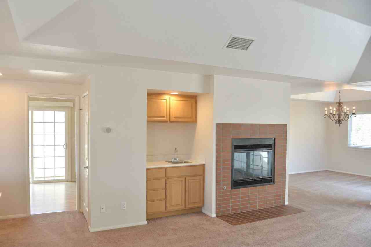 37 Port Royale Rd - Photo 5 of 32