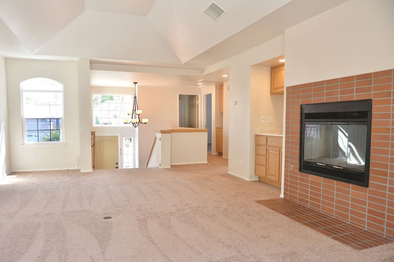 37 Port Royale Rd - Photo 6 of 32