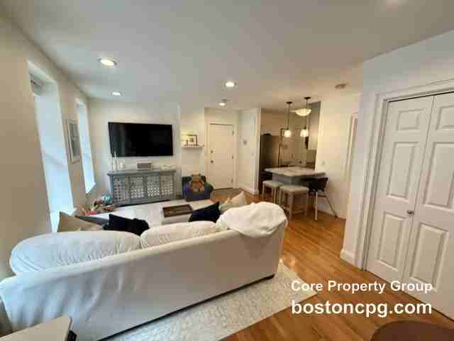 8 Battery St #4 - Photo 3 of 12