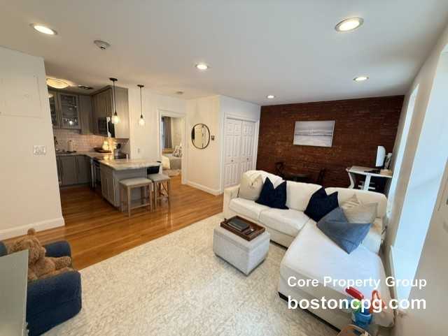 8 Battery St #4 - Photo 4 of 12