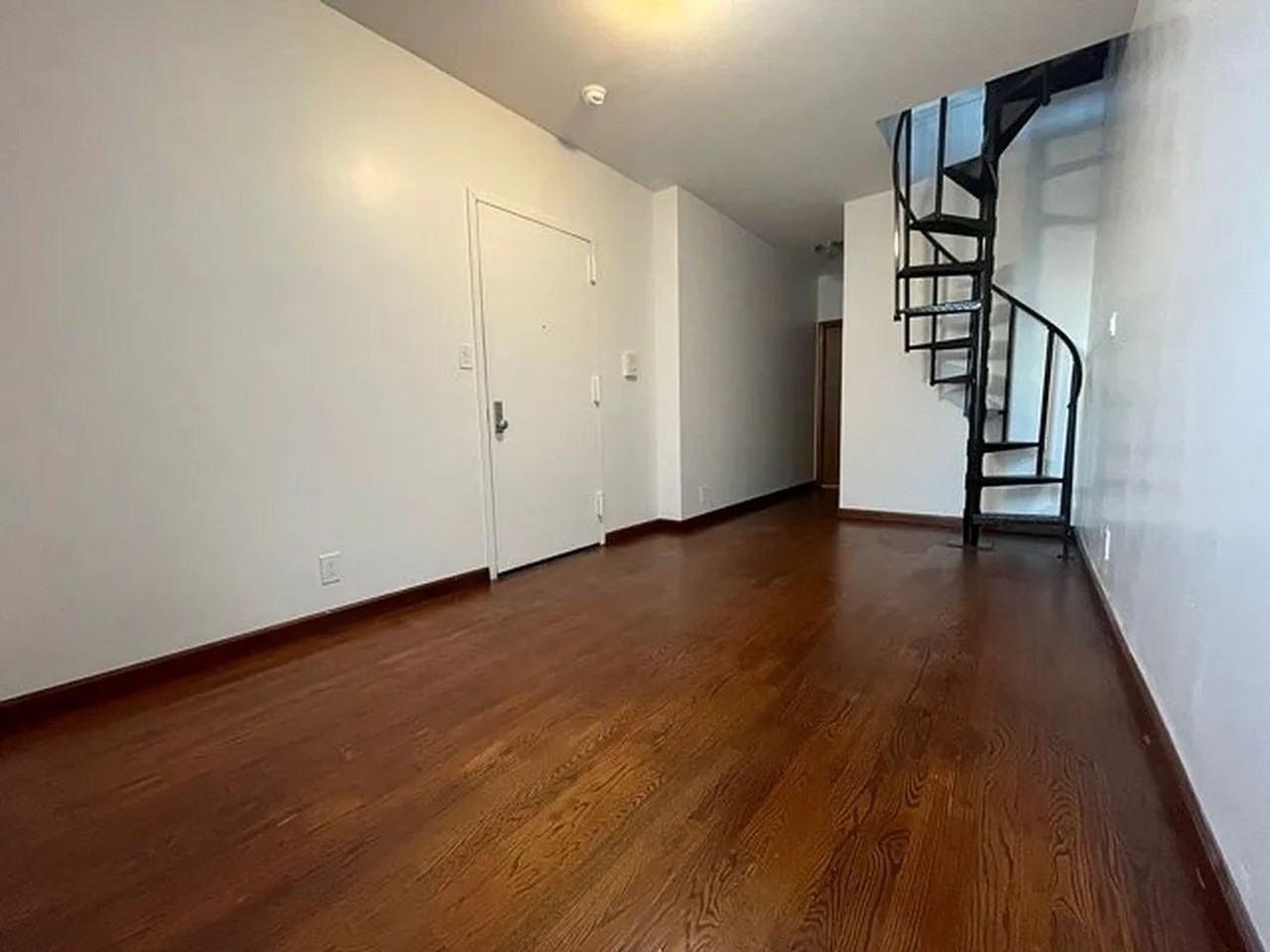 577 Warren LLC - Photo 4 of 15