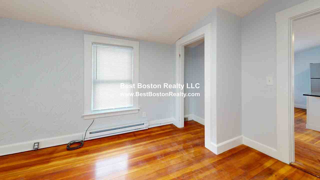 17 Hinckley St #3 - Photo 3 of 9
