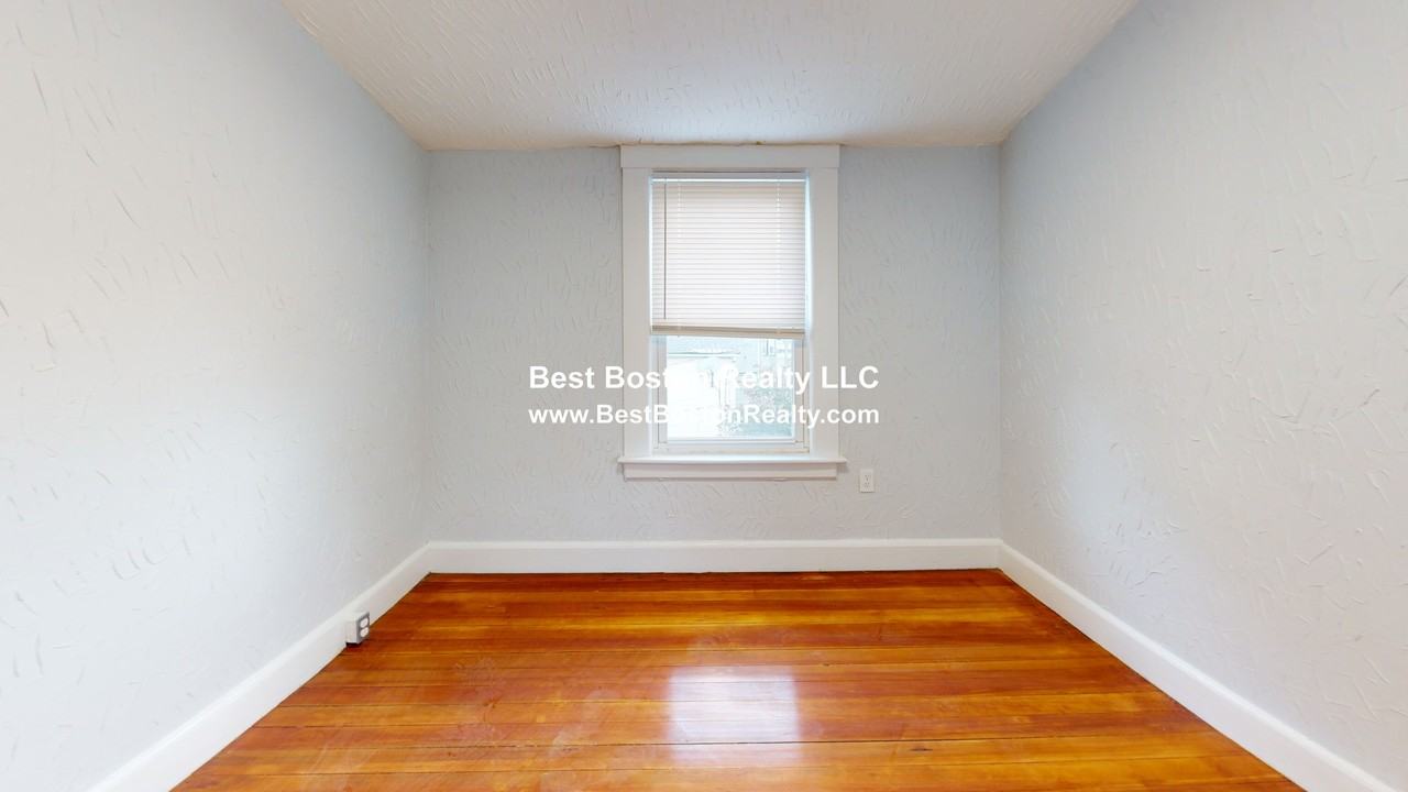 17 Hinckley St #3 - Photo 4 of 9