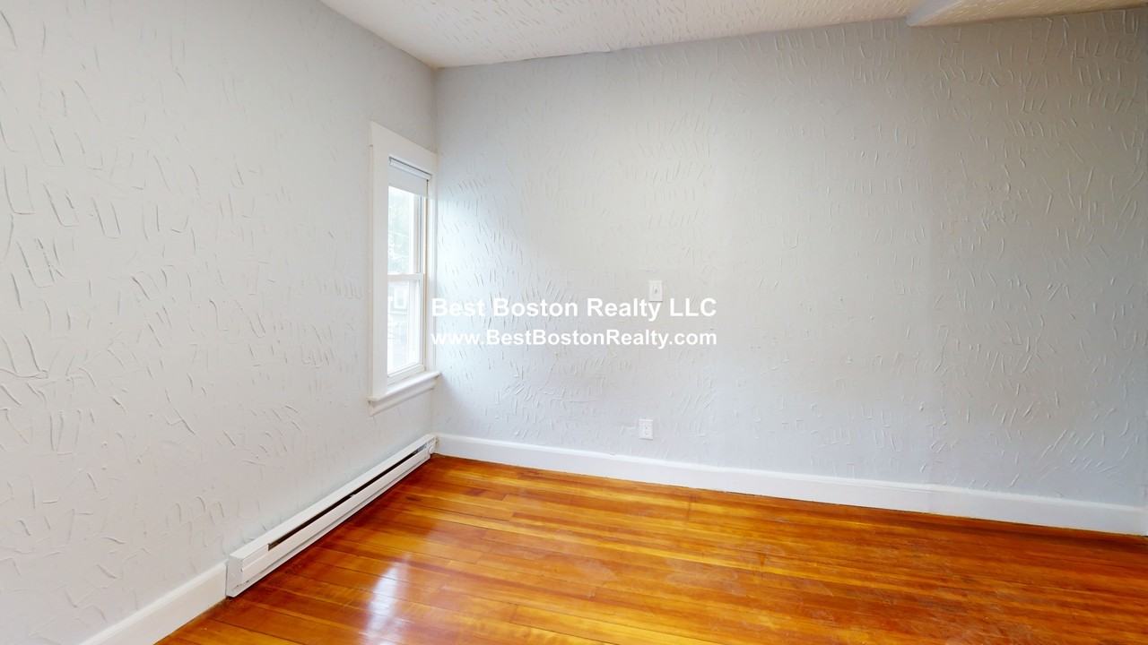 17 Hinckley St #3 - Photo 5 of 9
