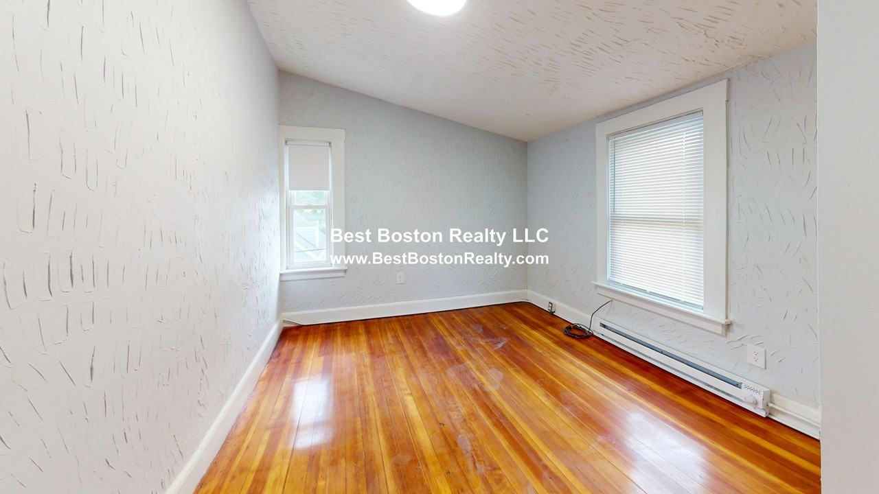 17 Hinckley St #3 - Photo 6 of 9