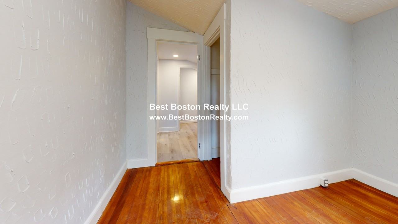 17 Hinckley St #3 - Photo 7 of 9