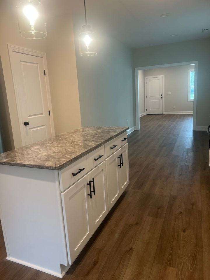 1910 Oak St - Photo 5 of 24