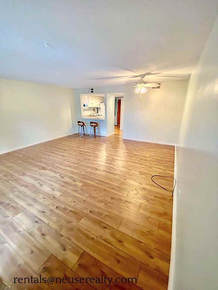 6112 Harbourside Dr - Photo 5 of 13