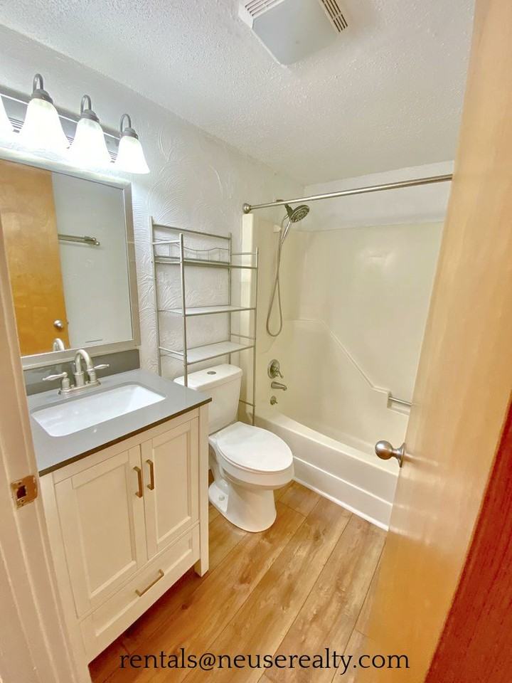 6112 Harbourside Dr - Photo 6 of 13