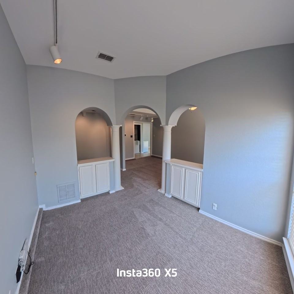 1209 Montclair Dr - Photo 3 of 28