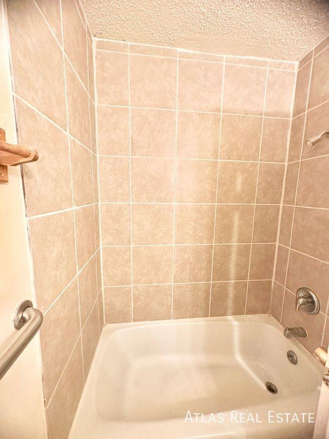 312 W Alabama Avenue - Photo 3 of 13