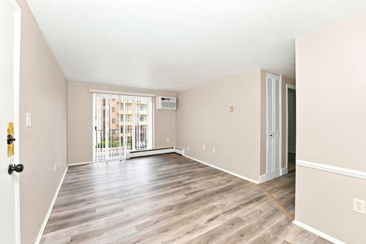 4211 W. 20th Street - Photo 3 of 15