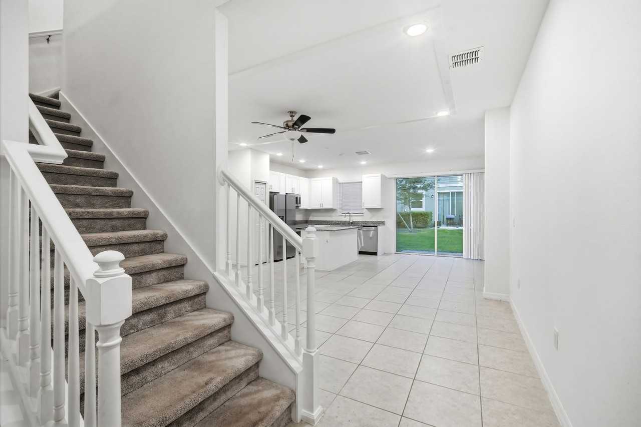 34186 Cinder Way - Photo 4 of 31