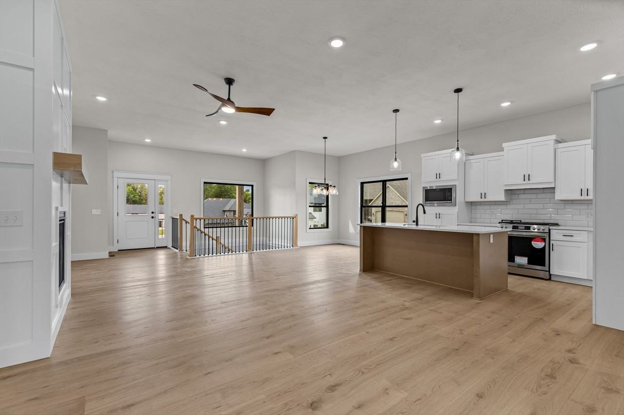 702 S Thornridge Dr - Photo 3 of 19