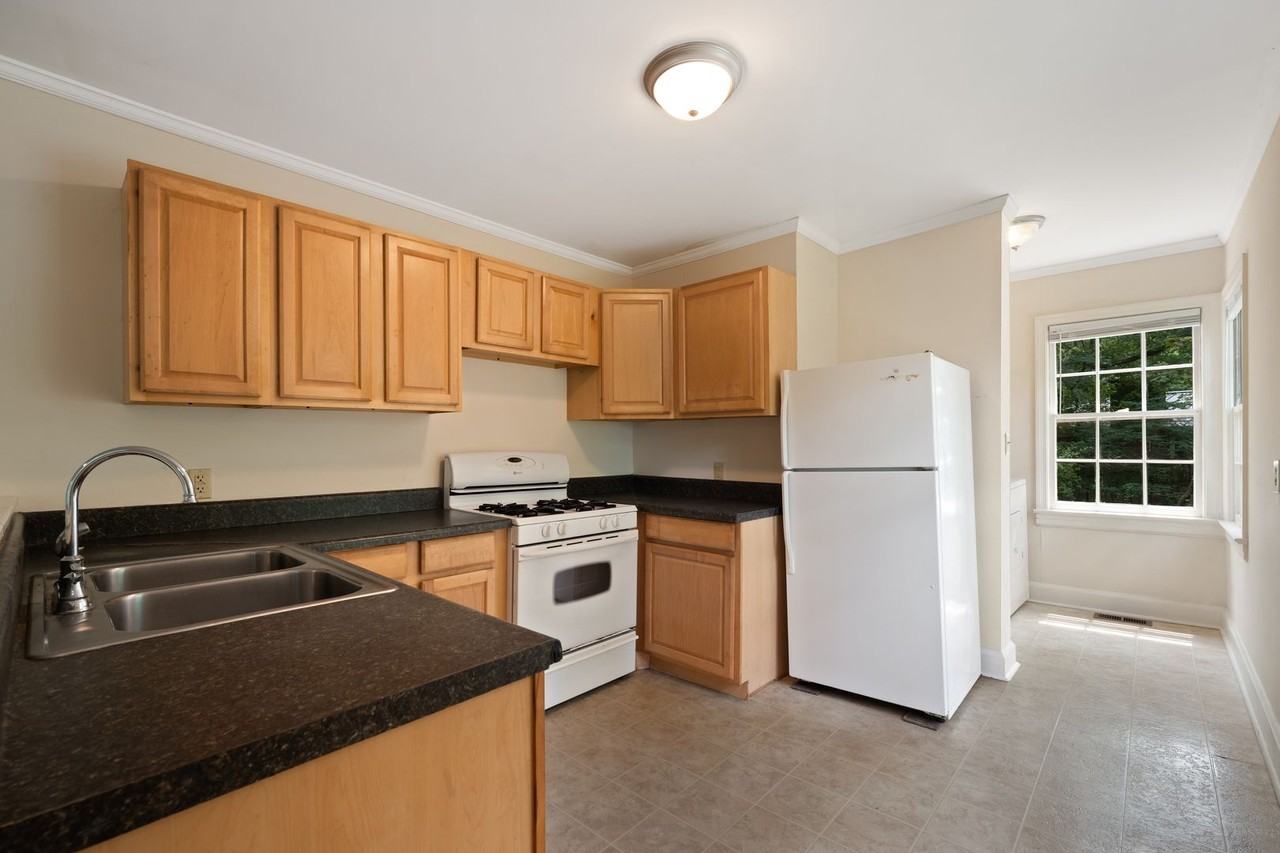 1208 Hillview Rd - Photo 3 of 16