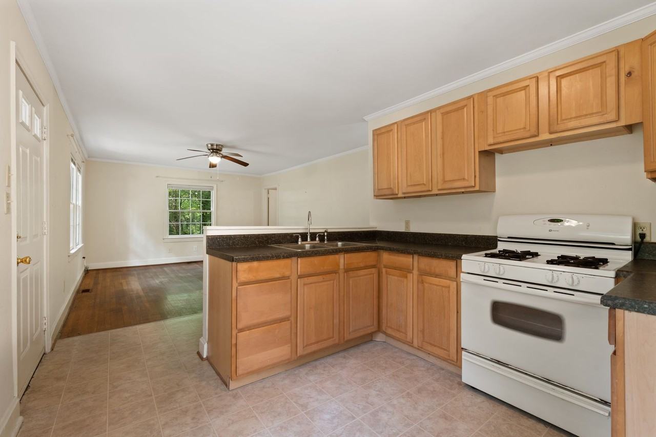 1208 Hillview Rd - Photo 4 of 16