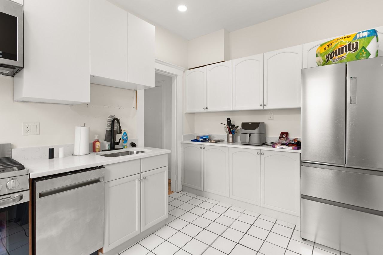 325 Summit Ave #402 - Photo 2 of 17