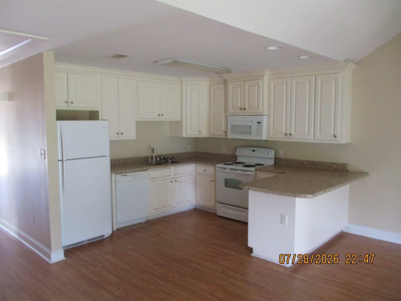 1901 Cobblestone Ct - Photo 3 of 8