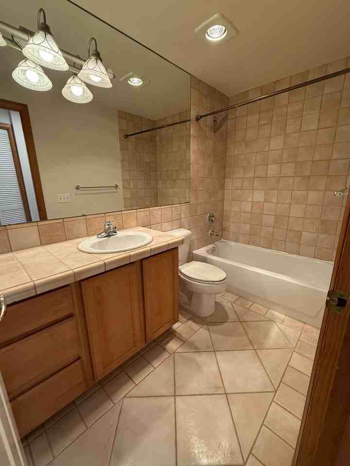 939 N 105th St #D - Photo 6 of 13