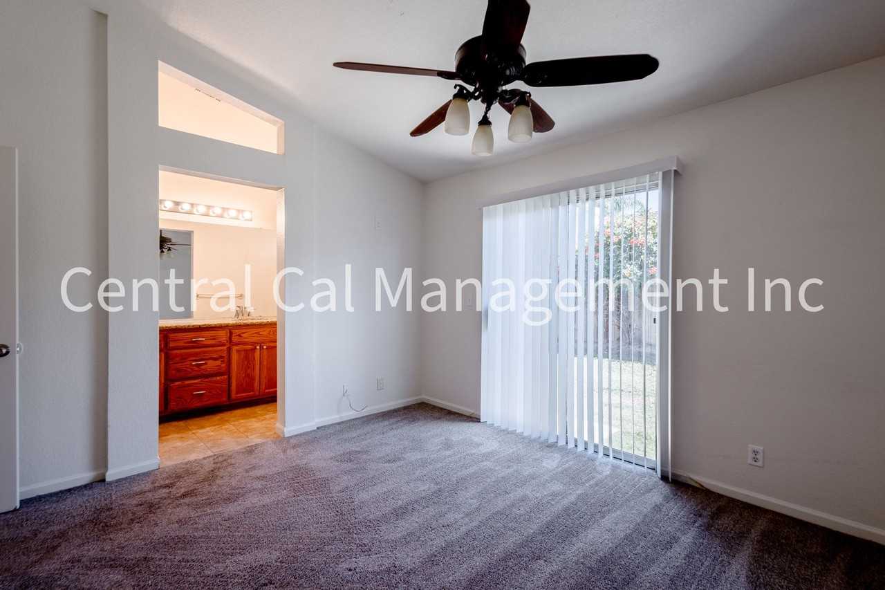 11511 Bay Meadows Ln - Photo 7 of 20