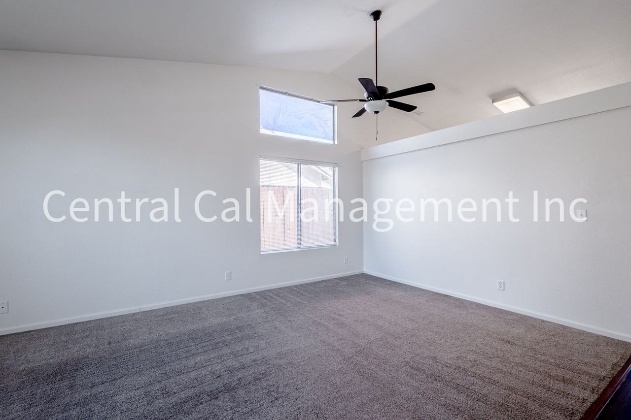 11511 Bay Meadows Ln - Photo 3 of 20