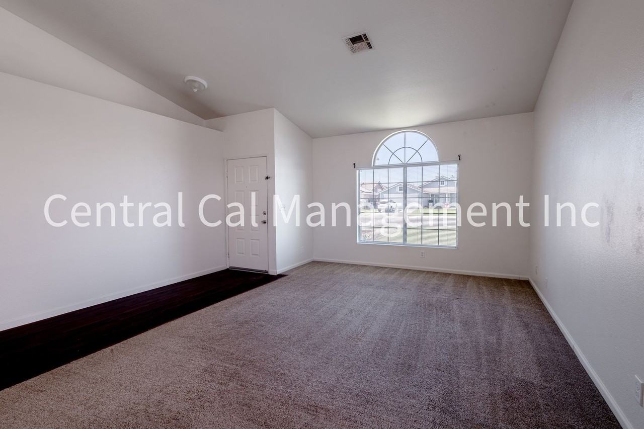 11511 Bay Meadows Ln - Photo 4 of 20