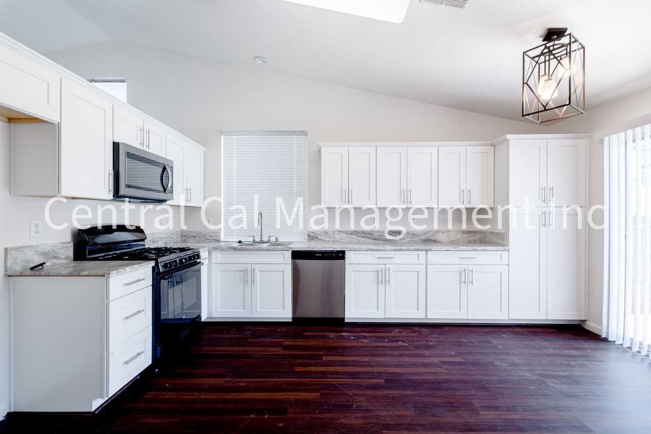 11511 Bay Meadows Ln - Photo 6 of 20