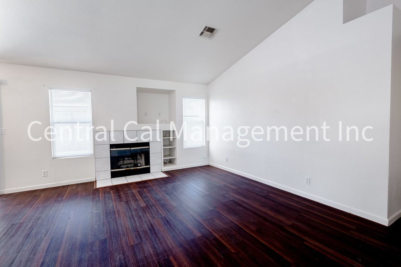 11511 Bay Meadows Ln - Photo 5 of 20