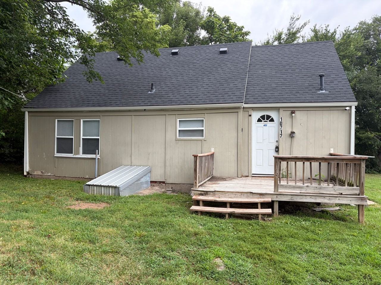 10717 E Truman Rd - Photo 2 of 12