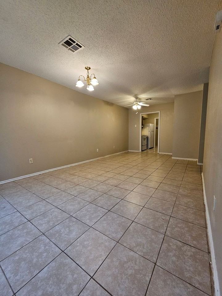 1208 Clearwater Dr - Photo 3 of 16